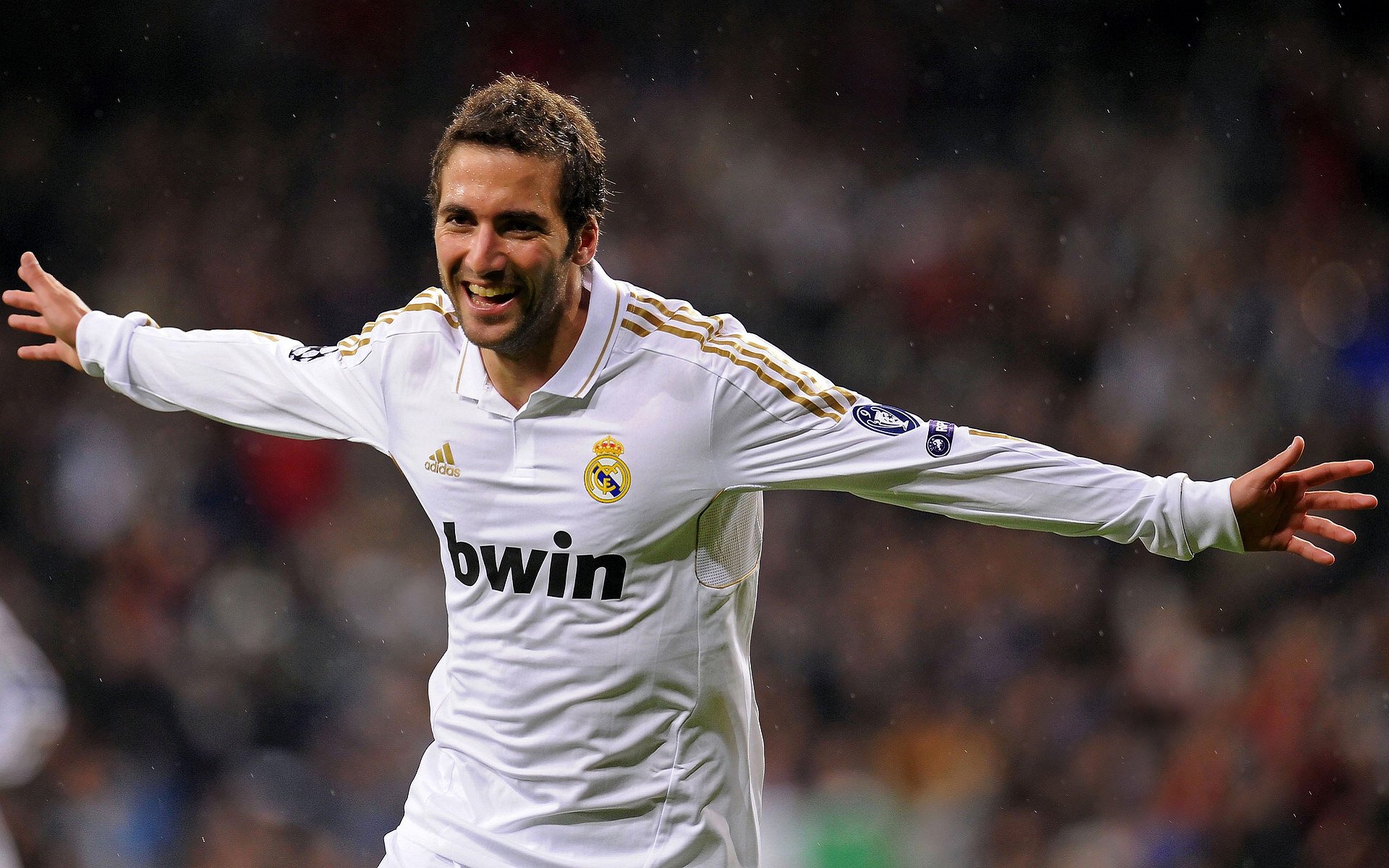 多米体育官方下载-世界杯预选赛最新形势：洛杉矶湖人高居榜首，上海海港强势追赶，冠军归属成迷